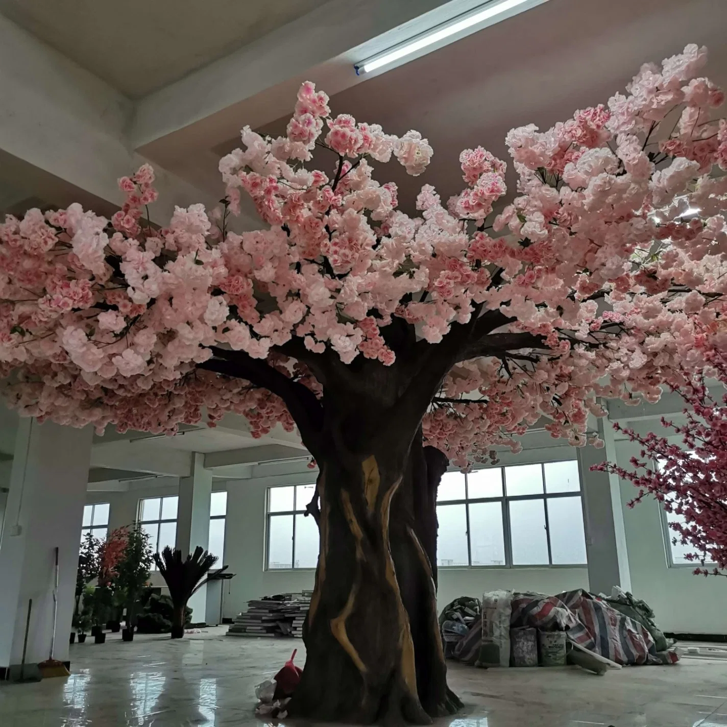 Nuevo diseño Cerezo personalizado Arboles High Simulation Flor de Cerezo artificial Árboles para la decoración