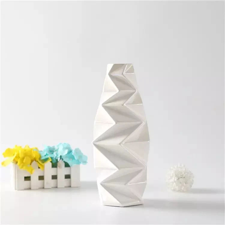 Design en forme Unique Hot-Selling blanc mat fine pièce maîtresse de mariage de vases en céramique décoratifs pour la décoration d'accueil salle de séjour Hôtel ménage utilisés quotidiennement utilisé