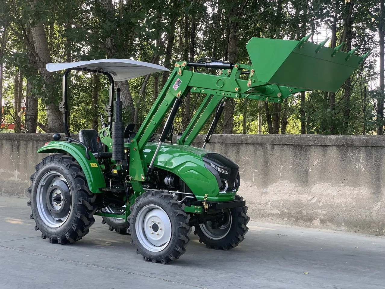 Nuevo diseño de certificación CE de cuatro ruedas 90hp Mini tractor Agrícola Con carga frontal para la venta