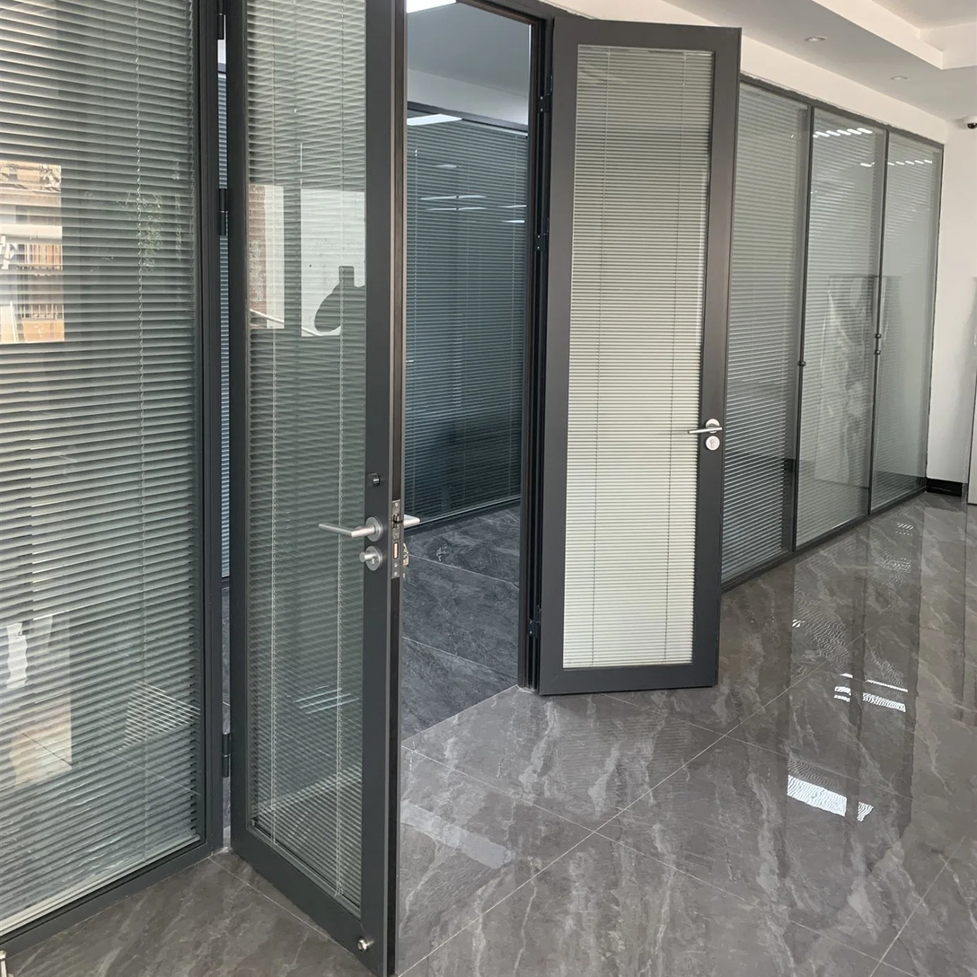 Customized Soundproof Glass Sliding Folding Partitions Movable Walls for Office/Conference Room/Meeting Room