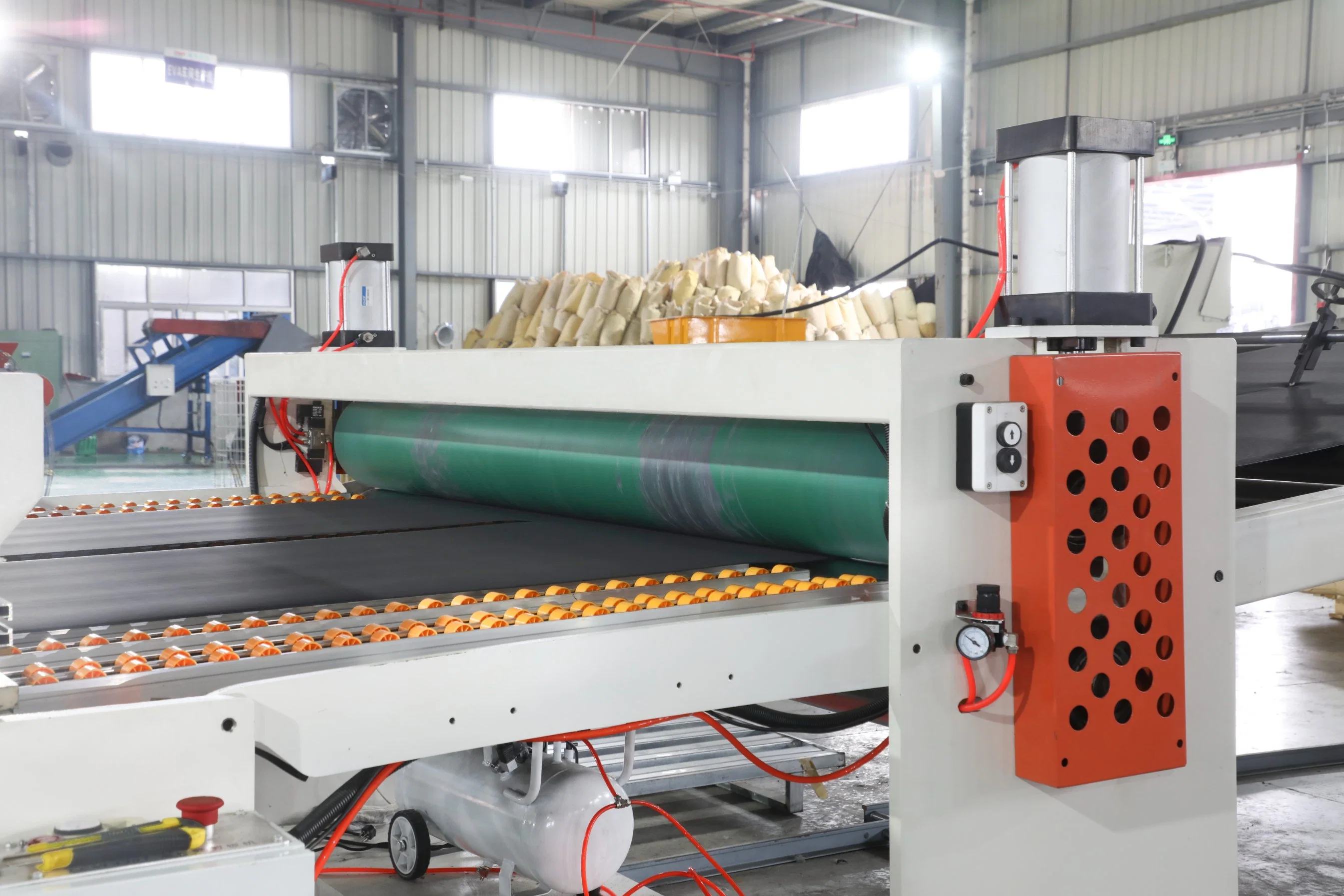 Vacuum Forming Machine Hot-Sale ABS PC Plastic Sheet Extrusion Machines for Manufacturing of Suitcase Bathtub Forming Machine Travelling Bag Machine