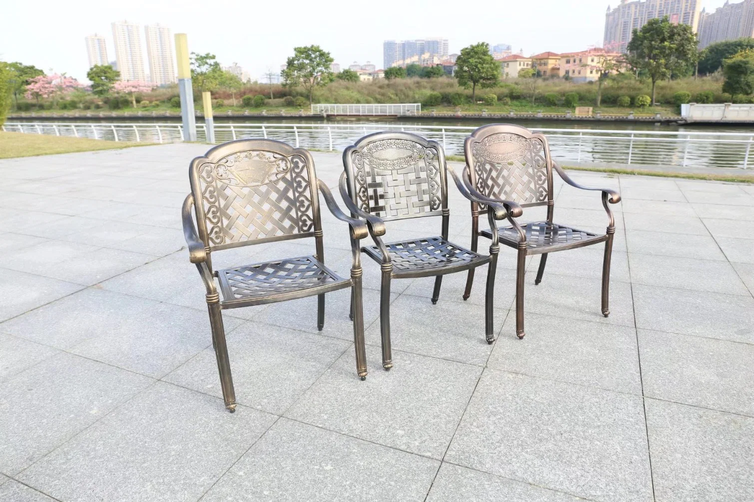 Patio Mobiliário de exterior em alumínio fundido cadeiras e mesa de jantar coberturas para mesa de jantar em metal com Jardim