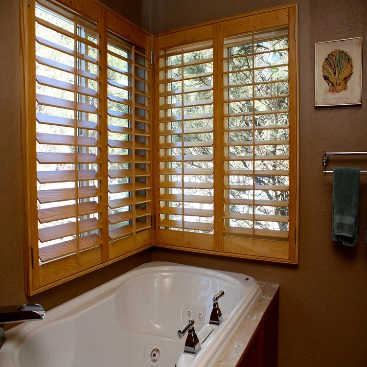 China High Quality Home Decorative Basswood Wooden Plantation Shutters