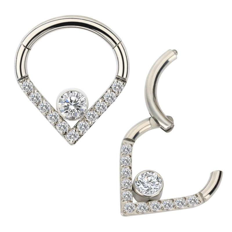 ASTM F136 Bagues Clicker à charnière en forme de cœur en titane avec incrustation de CZ, anneaux segmentés, boucle d'oreille en cartilage, bijoux de piercing corporel pour femmes.