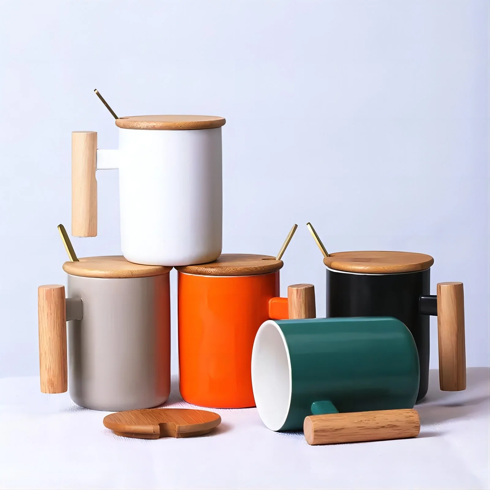 400ml Wholesale/Supplier Handmade Ceramic Nordic Mug Ceramic Round Mug Fine Bone China Pipe Coffee Mug with Wood Handle