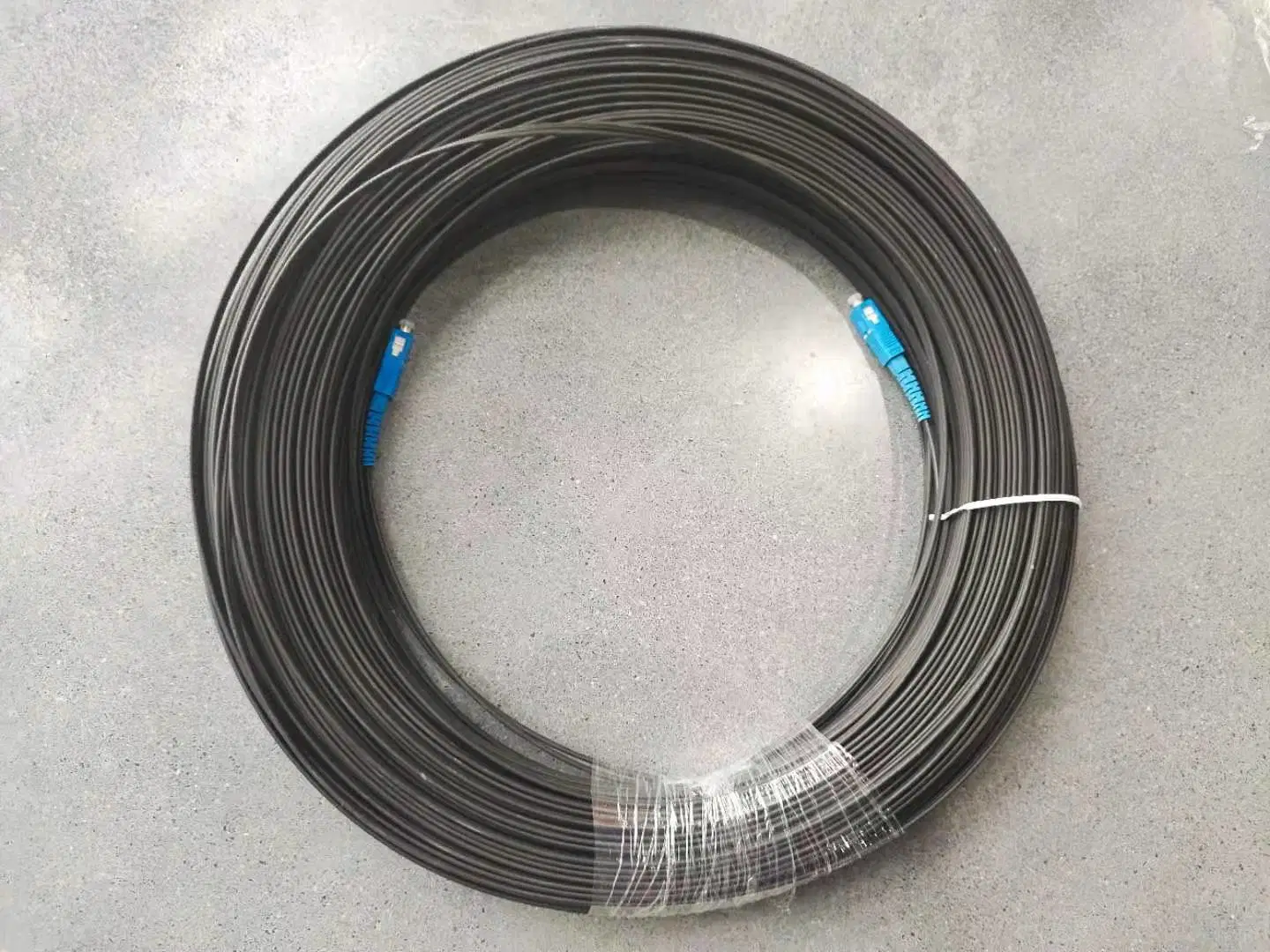 Upc, APC Ferrule Type FTTH Bow Type Drop Fiber Optic Patch Cord Sc APC Upc for Optical Fiber Communication