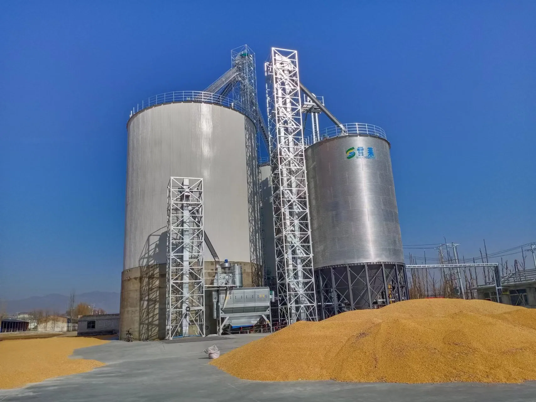 Pollo cerdo silos de almacenamiento de piensos para animales de granja el molino de alimentación de aves de corral de alimentación utilizado silo