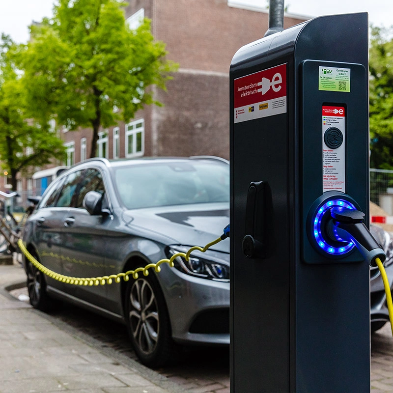 Cargador de vehículo eléctrico de 7 11 22 44 kW AC EV Con pantalla LCD de publicidad de anuncios de 55 pulgadas OCPP 1,6 Estación de carga de fase 3 estándares europeos / americanos