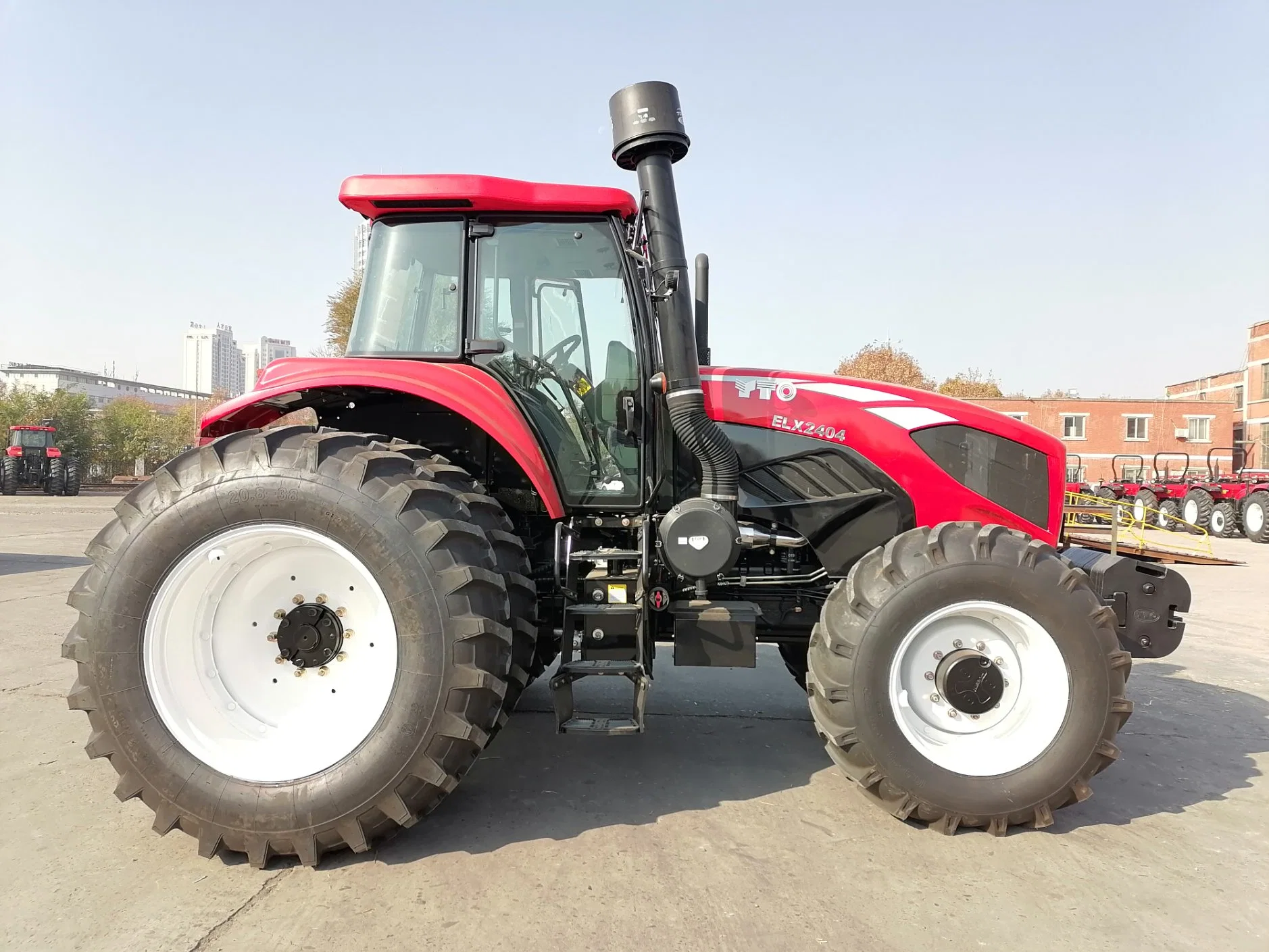 Agricultural Machinery: Yto 220HP/240HP Farm/Agricultural/Wheel Tractor with Cabin or Canopy (2204/2404)