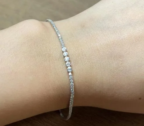 Bijoux Fashion Silver Infinity Bezel Bracelet