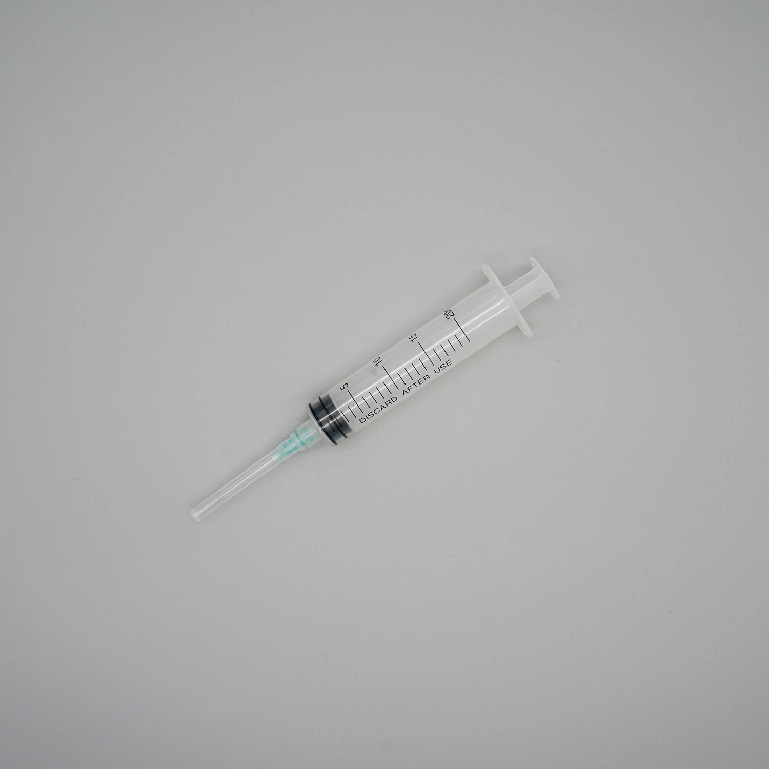 La insulina desechable jeringa con aguja fija