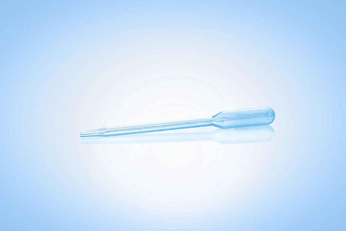 Laboratório de suprimentos médicos de transferência de plástico com uma pipeta Pasteur Pipetar uma pipeta de transferência