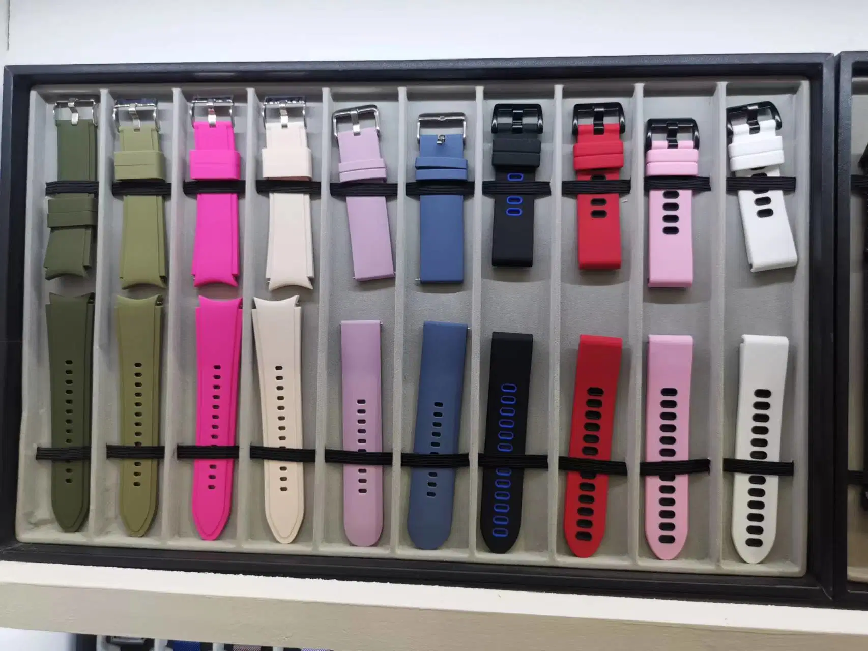 Various Silicone Watch Bands Are Available in Stock