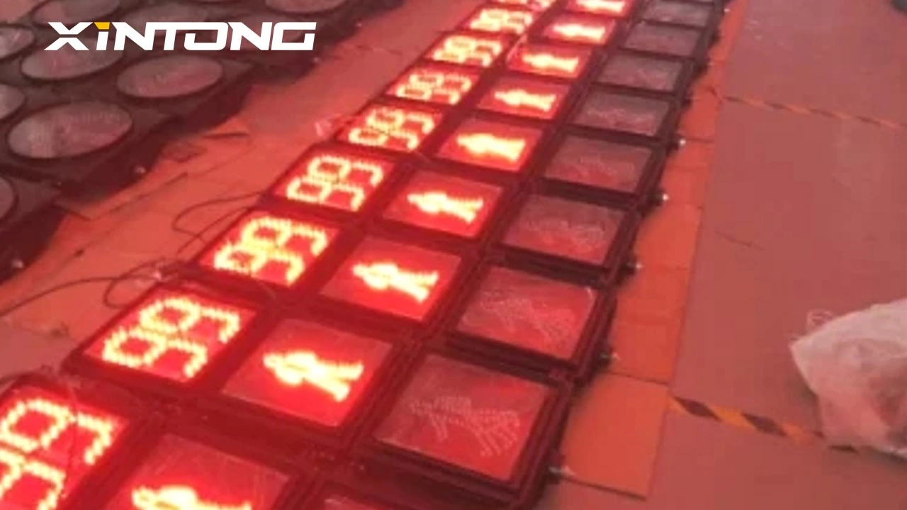 Xintong Crosswalk by Carton 200mm Full Screen Traffic Signal Light