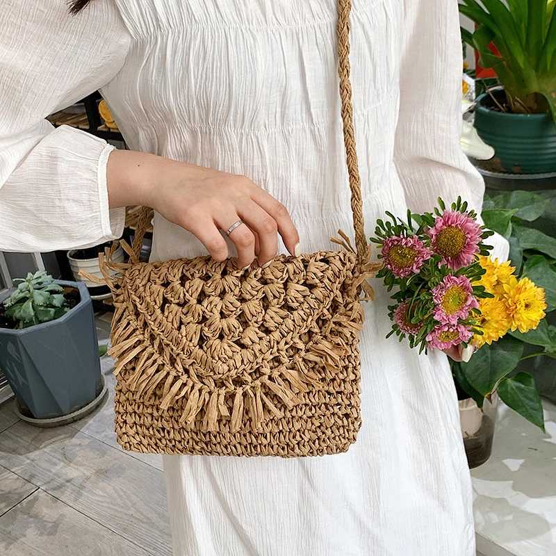 Simple and Fashionable Hand-Woven Straw Bag