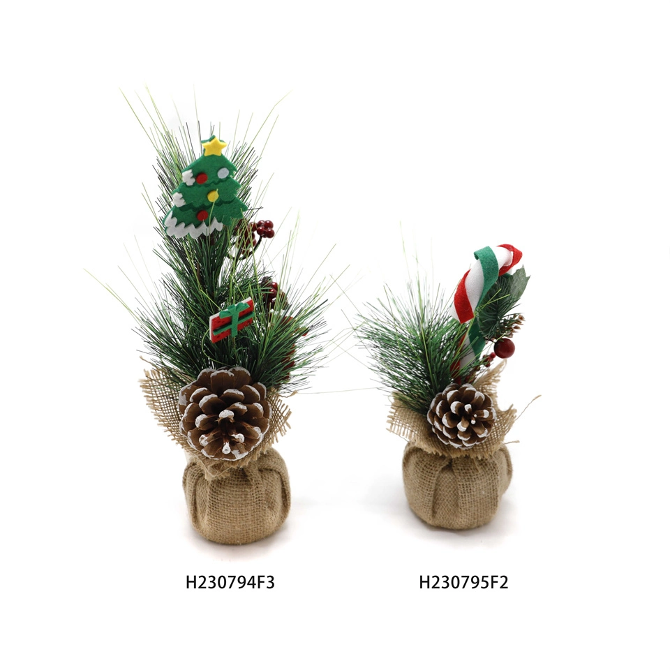 Hot Selling Christmas Decoration Pine Cone Small Christmas Tree Holiday Decoration Christmas Tree Berry Small Tree