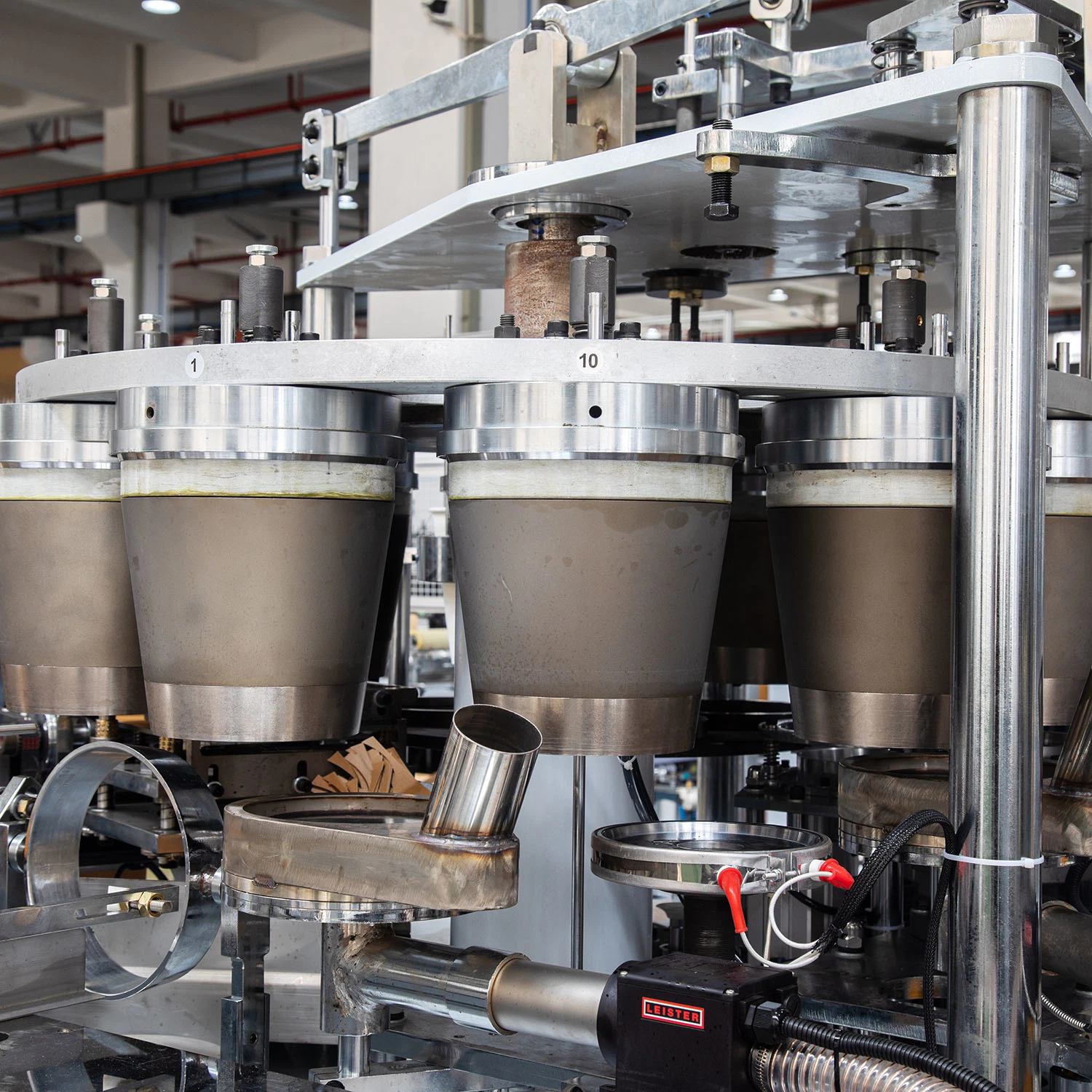 Machine de production d'emballage de gobelets en papier jetables pour popcorn.