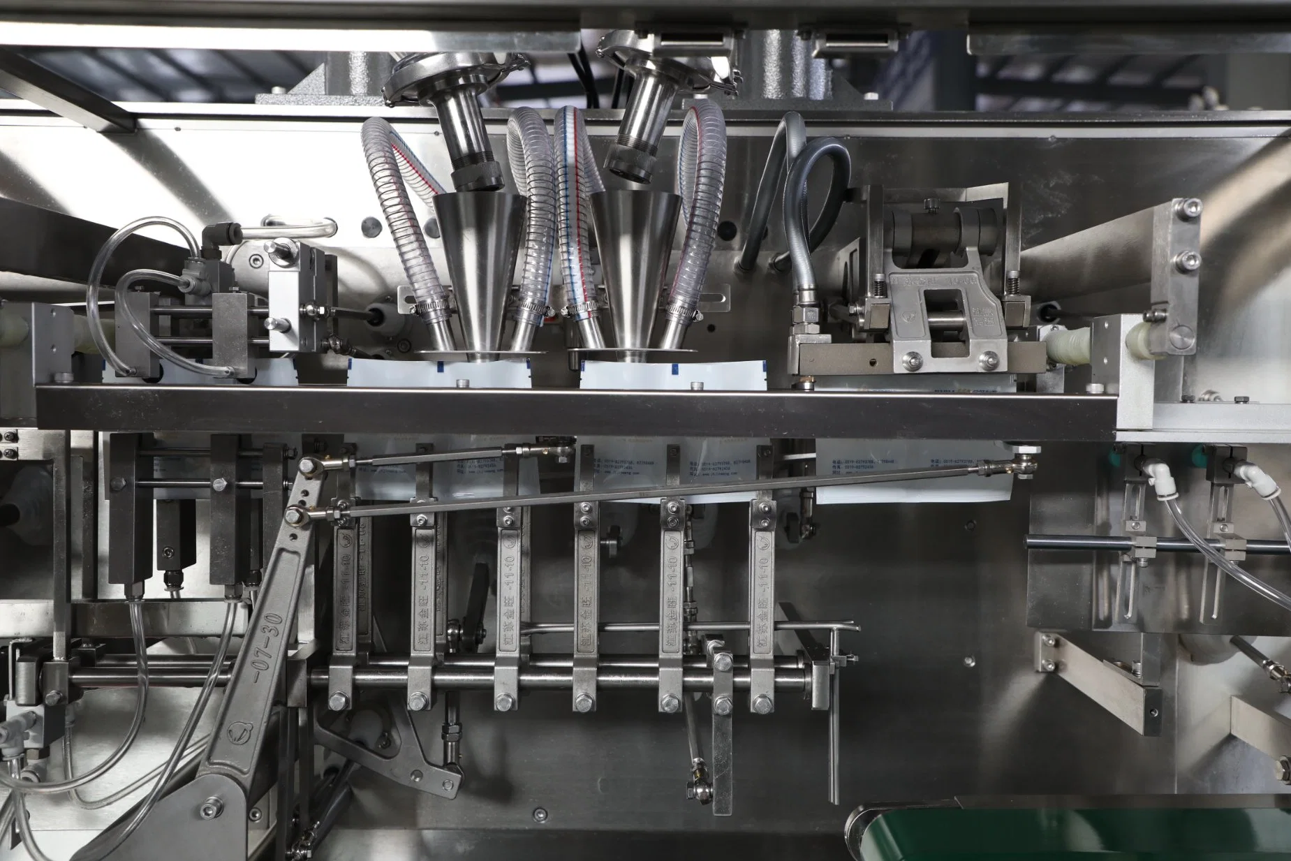 Machine d'emballage automatique horizontal à grande vitesse pour sachet à fermeture éclair pour emballage de cacahuètes pour aliments solides.