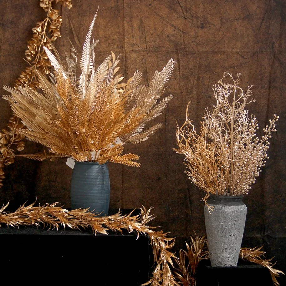 Whosale plástico Grass artificial Gold Leaves Simulação Golden Flowers Home Enchimento de massa para betume para exterior para interior