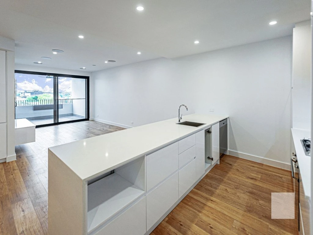 Modern White High Gloss and Oak Color Kitchen Cabinets with Island and Breakfast Bar (BLK-45)