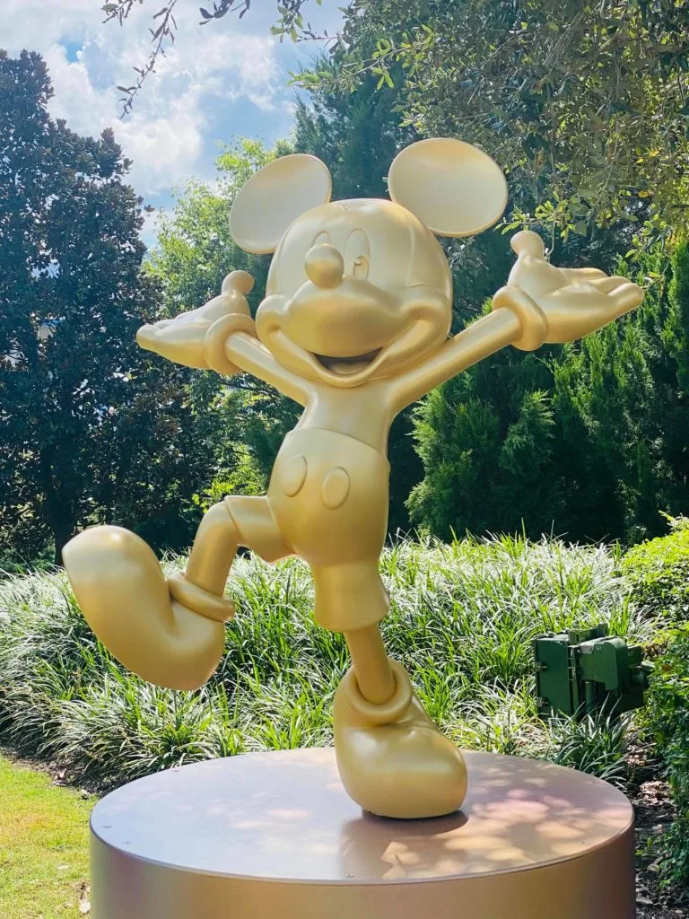 Custom Home Decoration Resin Craft Anime Figure Statue Mickey Mouse Fiberglass Sculpture