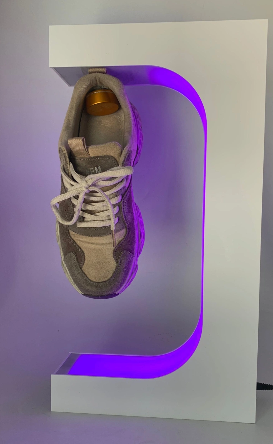 Wholesale/Supplier Magnetic Levitation Shoe Sneaker Display Racks Advertising Exhibition Shoe Store Show Home Decoration with Colorful LED Light Change