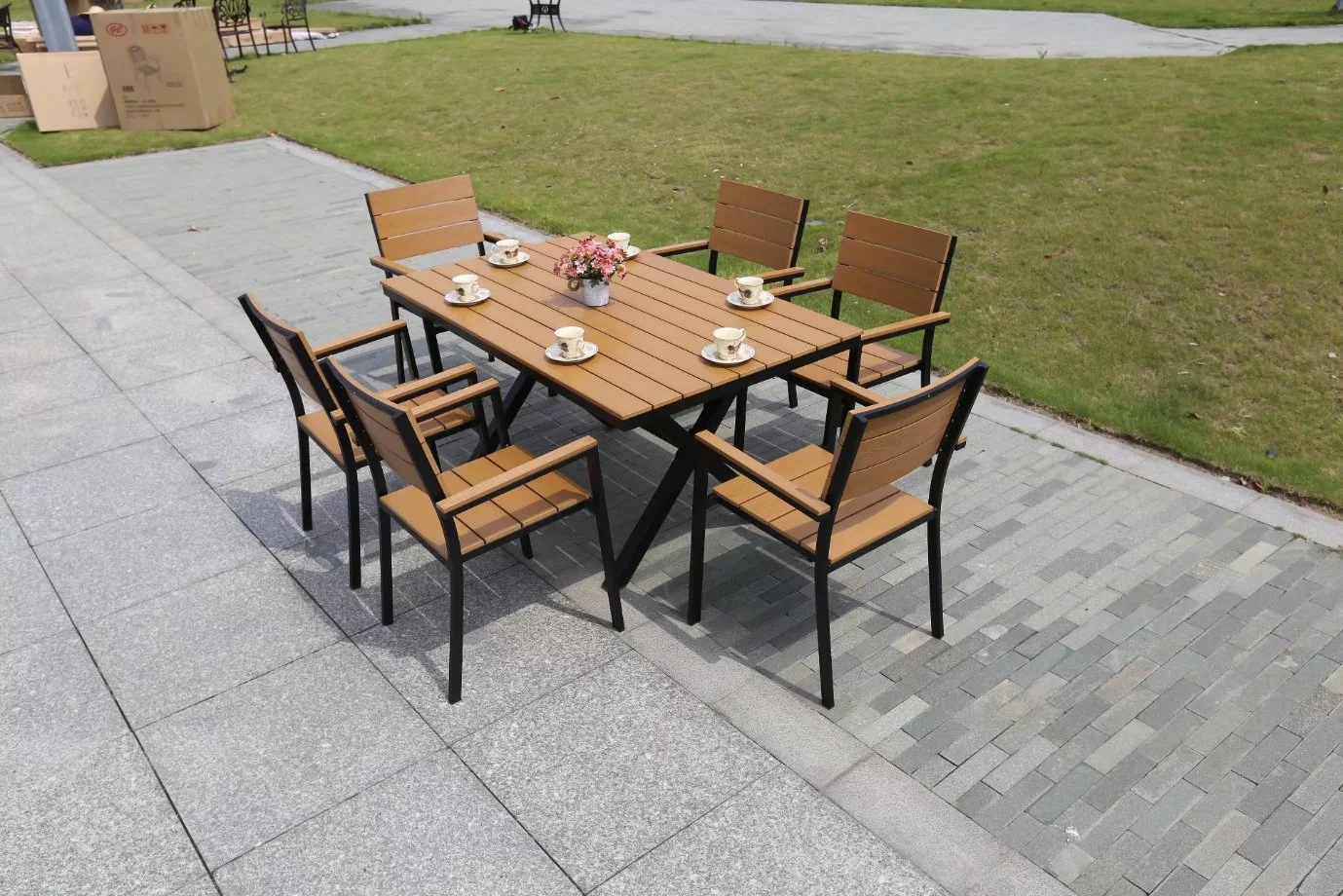 Sala de ocio al aire libre de la barra de la tabla de madera de plástico impermeable al aire libre evitar disfrutar en el mobiliario de la combinación de escritorio y silla