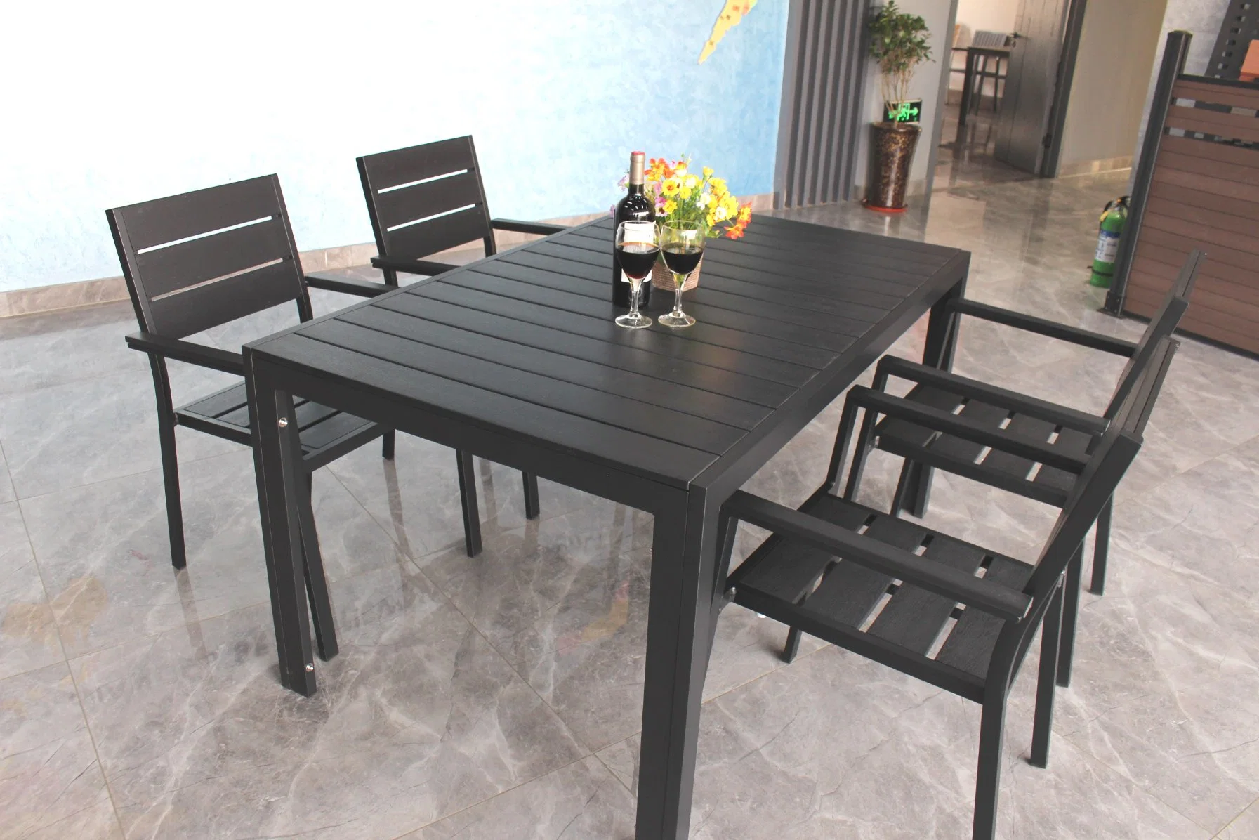 Outdoor Furniture Wood 4 Chairs Plastic Wood Dining Table Chairs Set