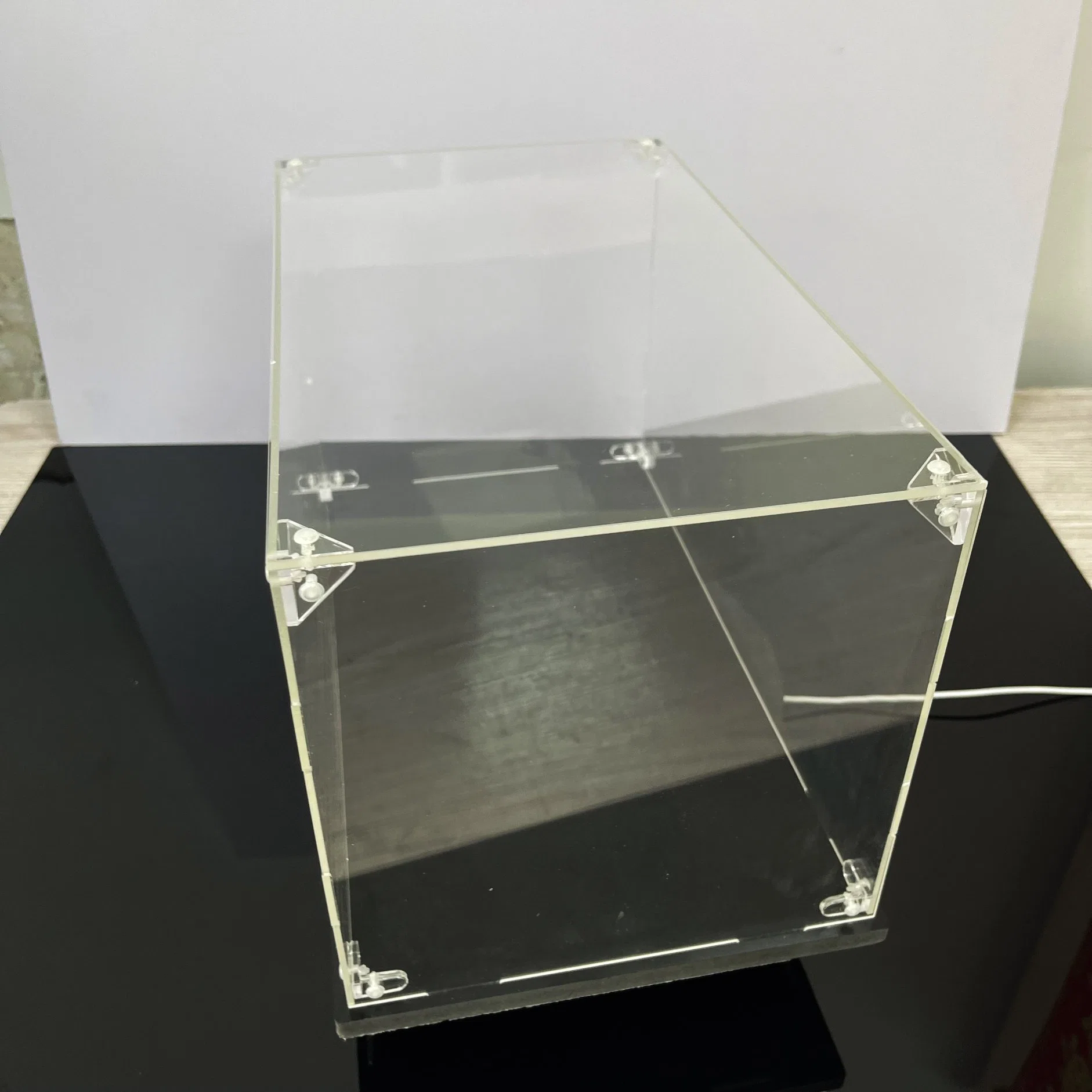 Simplistic Dust-Proof Storage Luxury Gift Boxes Display Case for Collectibles