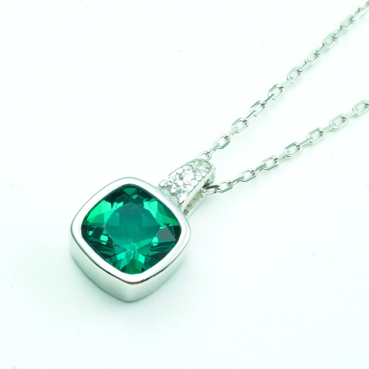 Hot Custom Fashion S925 Silver Jewellery Square Emerald Pendant Neckace for Women