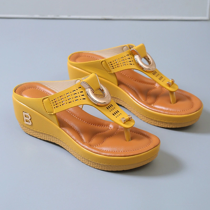 Factory Wholesale/Supplier Light Weight Comfortable Women Fashion Wedge Sandals