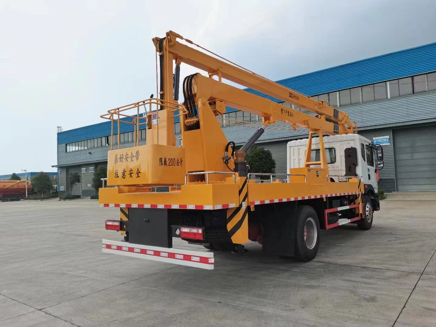 Dongfeng 4X2 20m Folding Arm High Altitude Operation Aerial Work Platform Truck Factory Sale