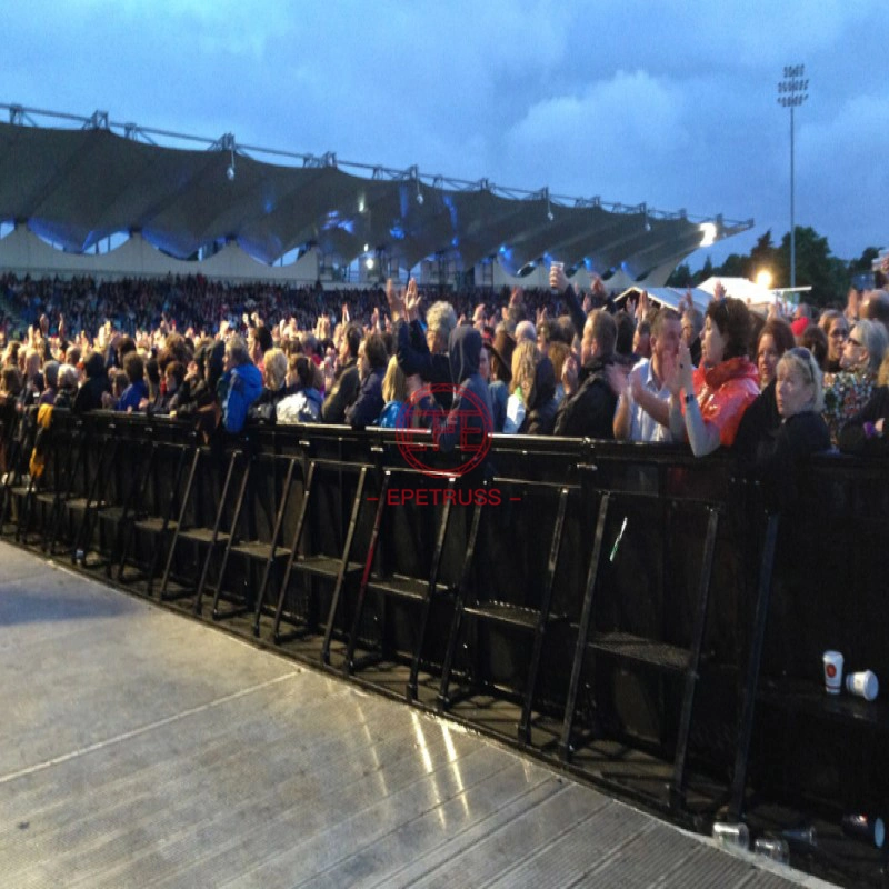 Black Stage Barrier for Controling Crazy Fans with Gate