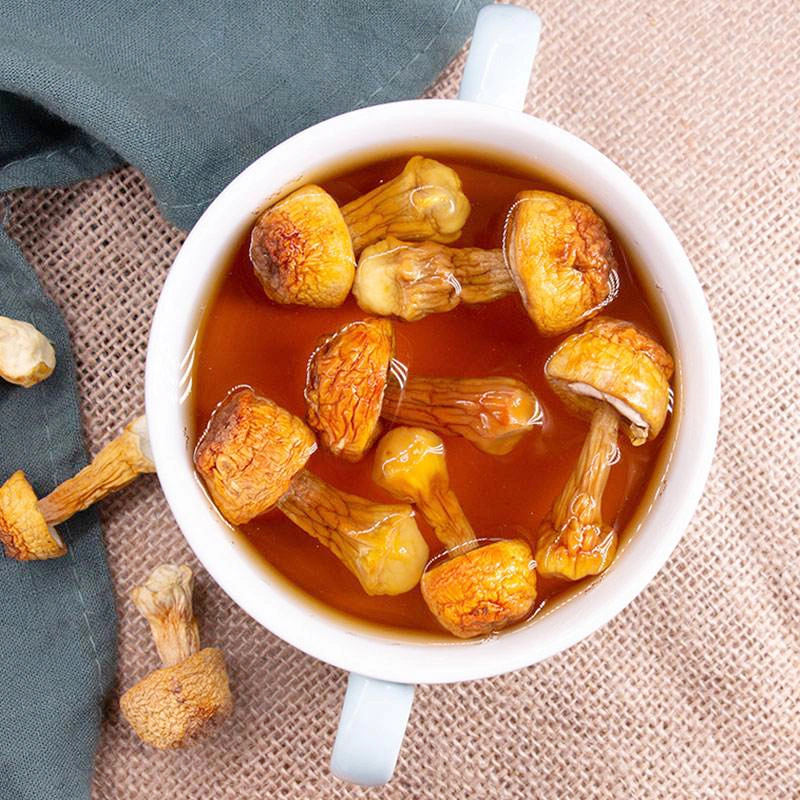 Grade d'un ensemble de champignons séchés organiques pour soupe poulet et nouilles