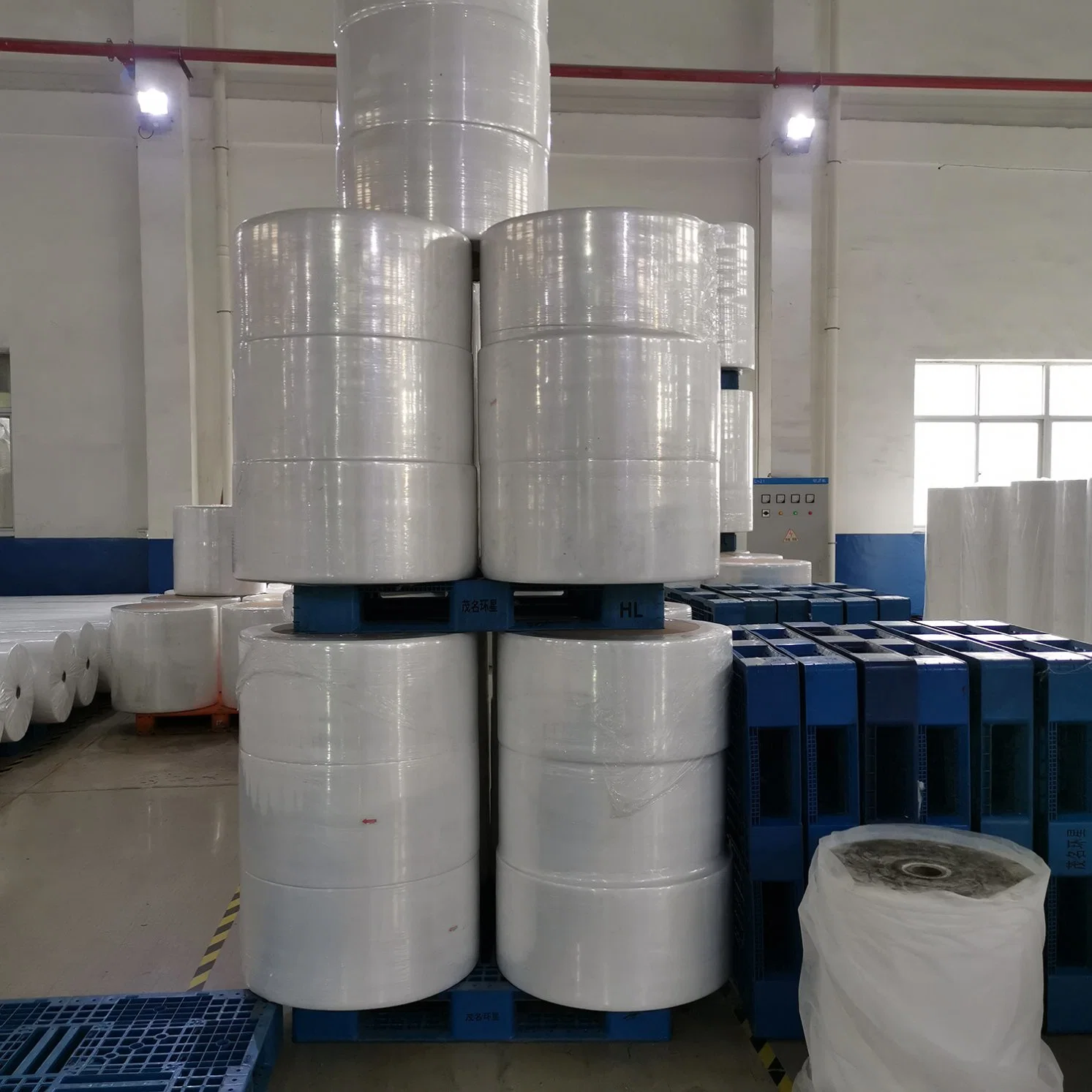 Hot Sell Raw Material 100% PP Spunbond SSS Nonwoven Cloth for Sanitary Napkin