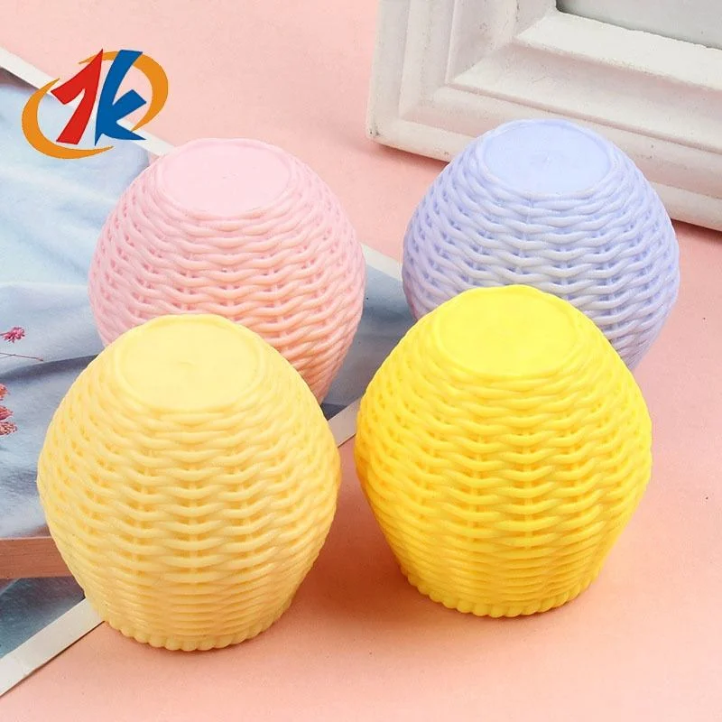 2024 Nouvelle Inser style vent Chicken Coop Cup Squeeze Cup Pincez Happy PET Cup Spoof Decompression Toys Squeak Toys