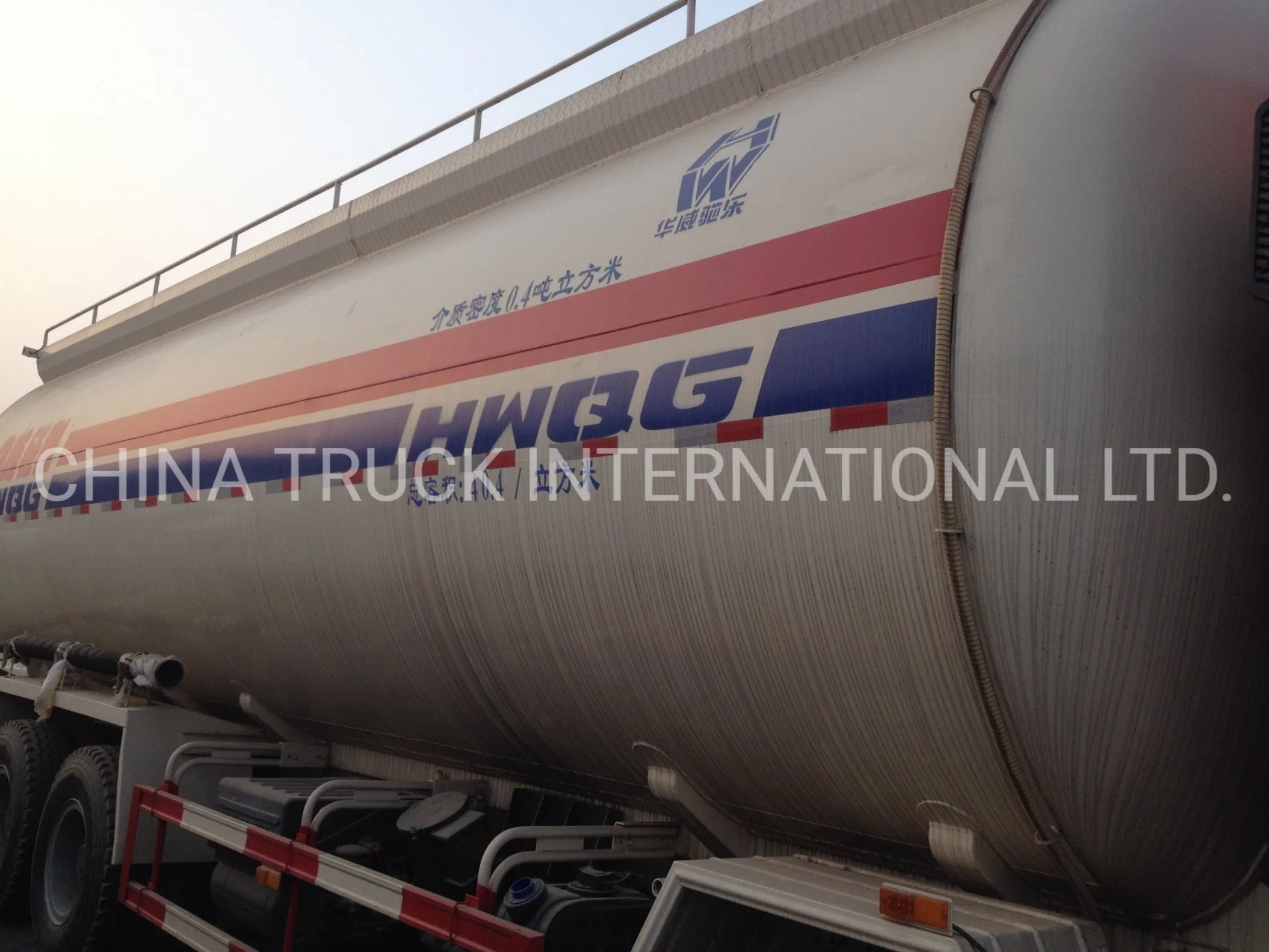 Sinotruk HOWO 6X4 Bulk Cement Tanker Truck