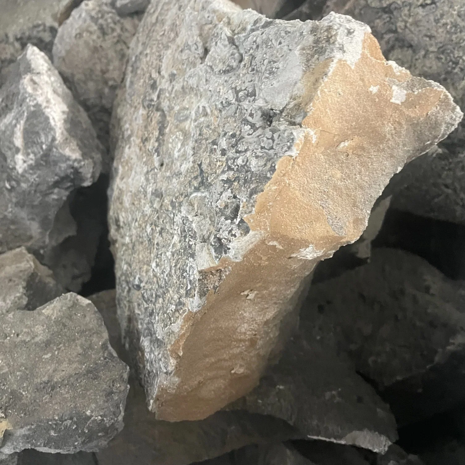 Pedra de Carbeto de Cálcio de Alta Qualidade de Todos os Tamanhos para Grau Industrial 295L/Kg Material de Gás Acetileno.