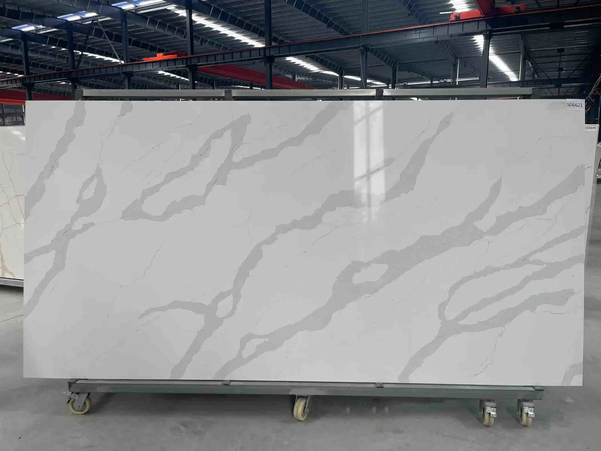 Resistente a impactos Cararra White artificial Quartz Slab/Stone com superfície polida