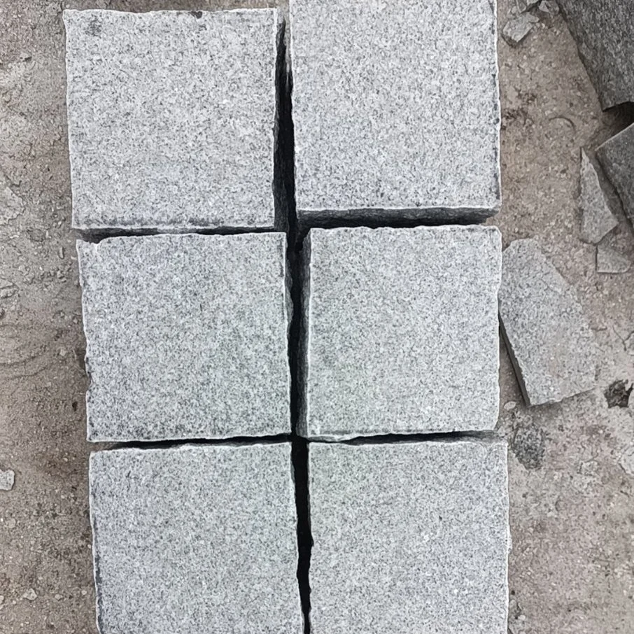 Pierre naturelle de basalte/granit pour bordure/trottoir/pavé/dalle en gris/noir/rouge/jaune, veineux/brut/taillé/tombé