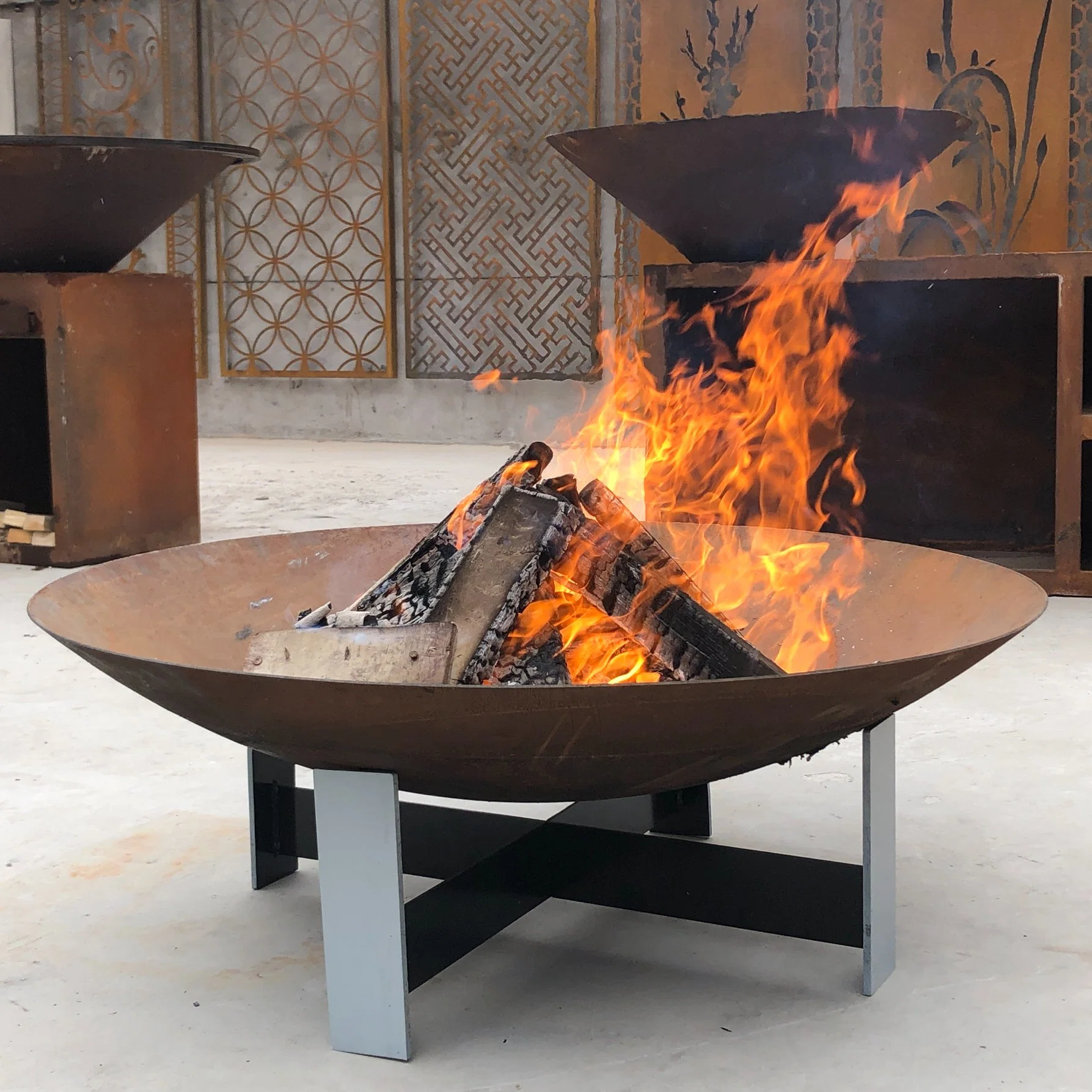 Fire Pit Outdoor 31 pouces en acier Corten pour feu de bois.