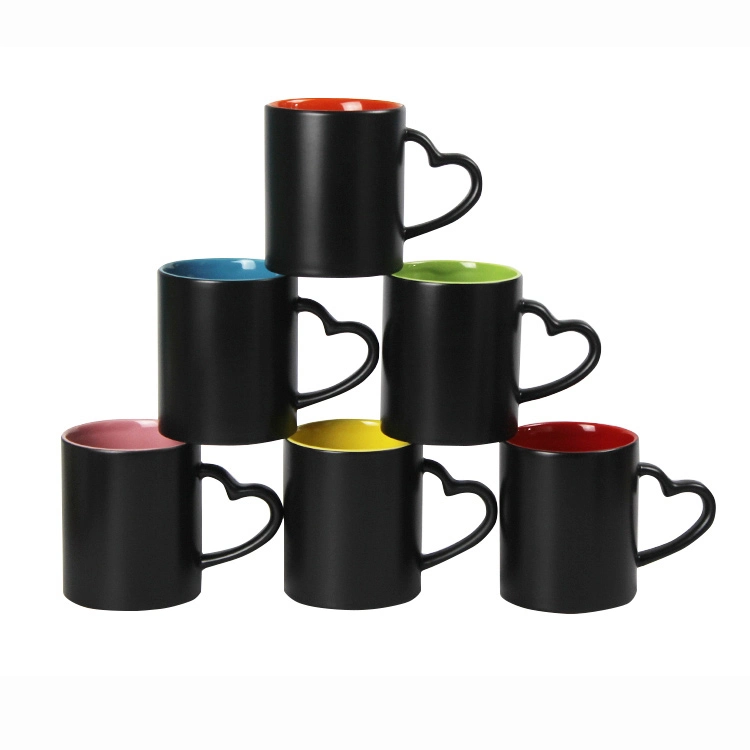 Top-Qualität 11 Oz Sublimation Herz Form Behandelt Doppelte Farbe Ändern Blank Keramik Cup für DIY Geschenkdruck