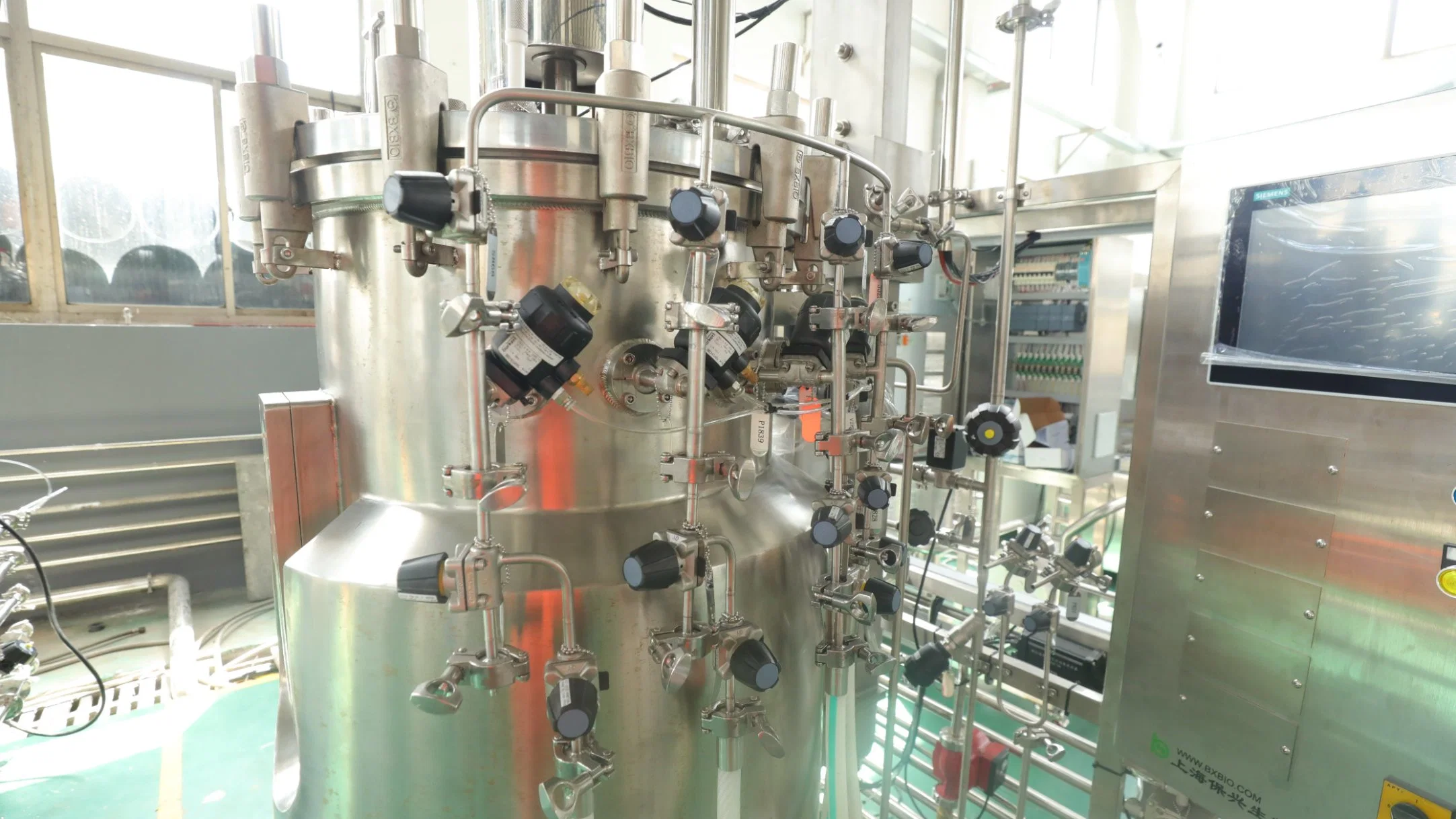 GMP/CE/ISO Automatic Sterilization Preparation Tank Bacteria Seed Fermenter Stainless Steel Pharmaceutical Equipment