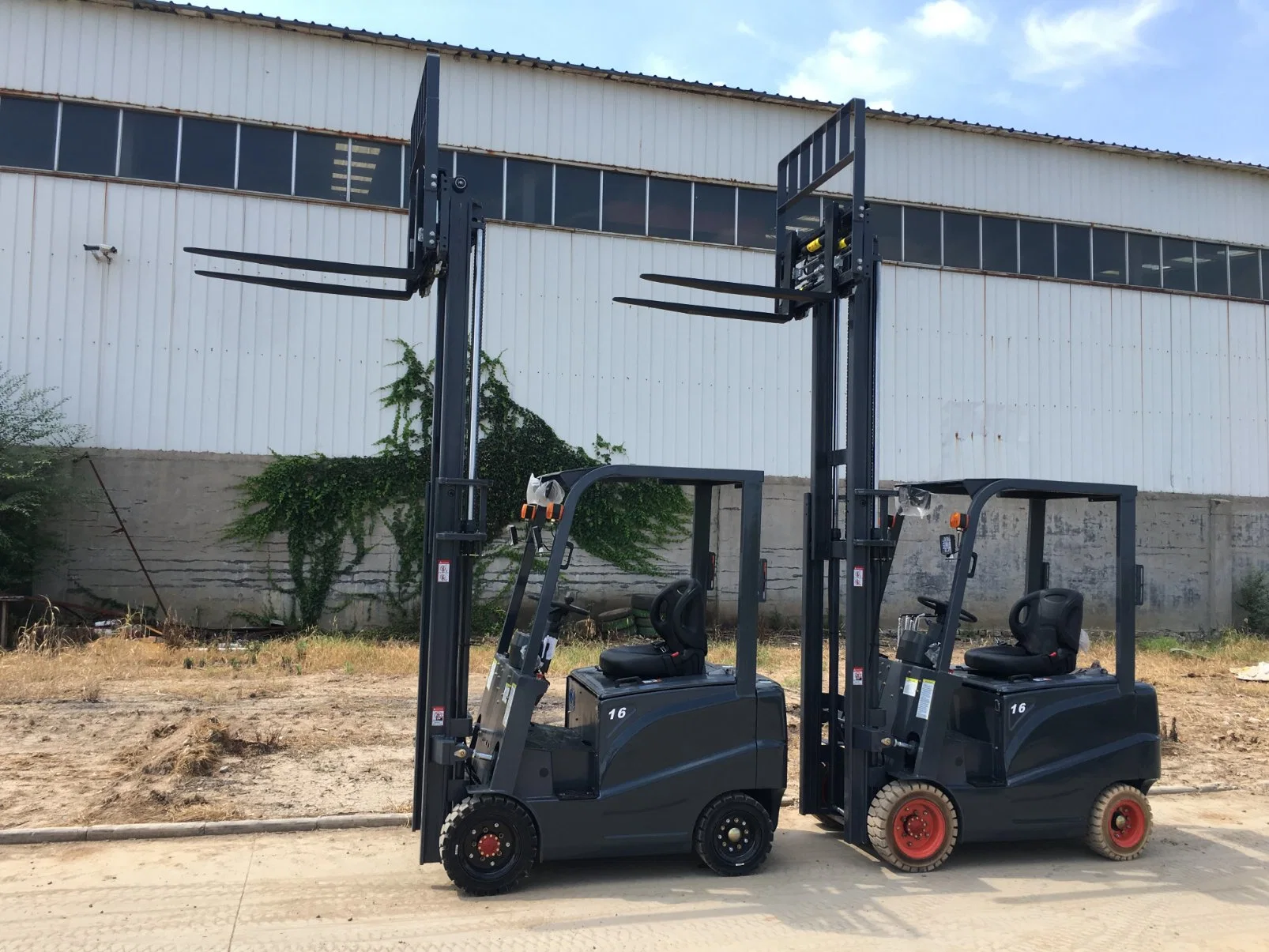 Forklift Truck Electric Forklift Battery Power Truck Lifting 1500kg