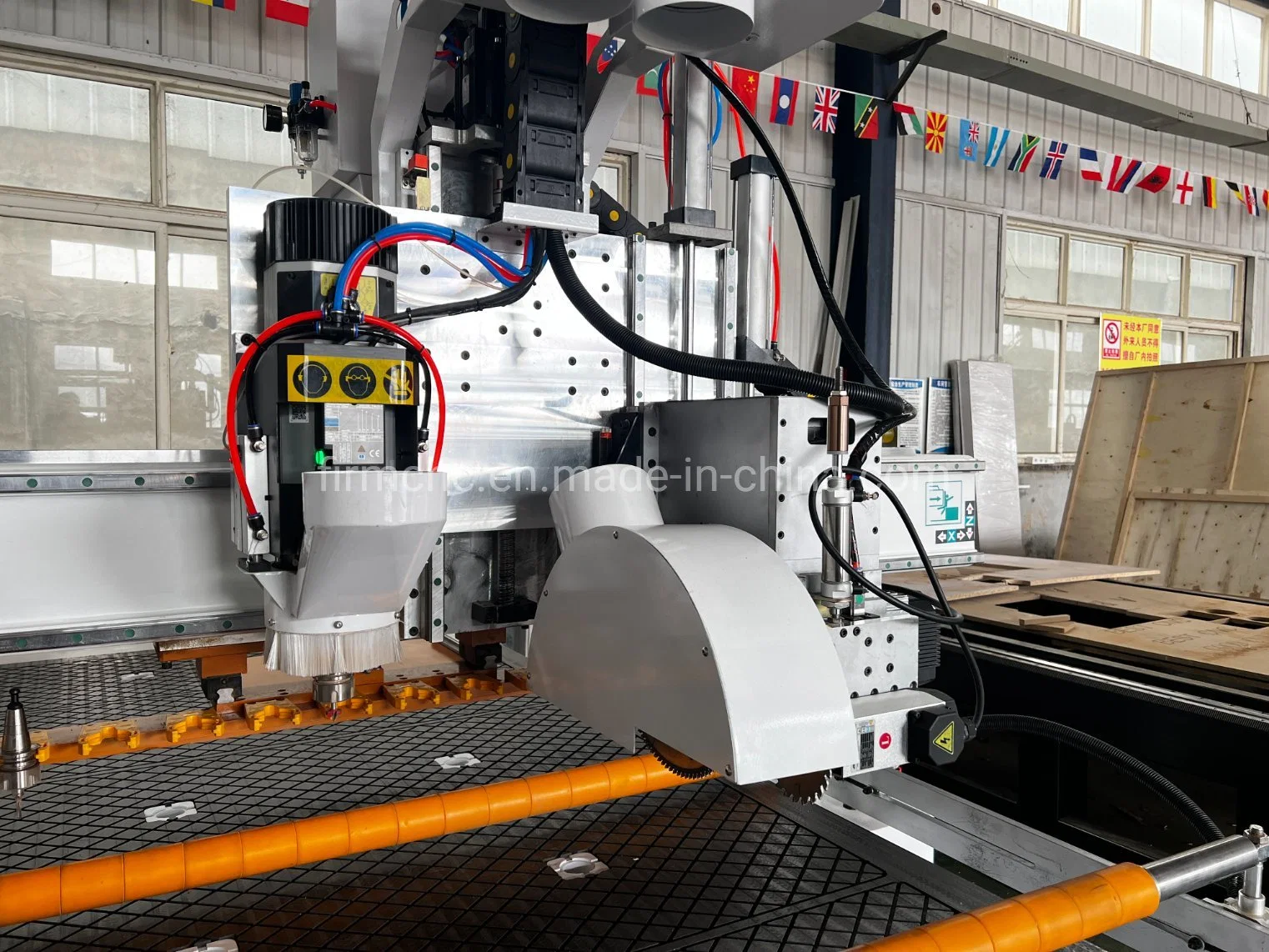 Linear Automatic Tool Changer CNC Router Wood Cutting Machine with Saw for Plywood MDF