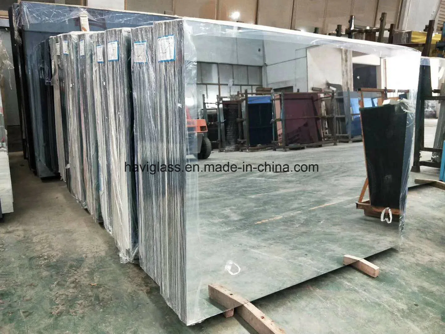 1mm/1.3mm/1.5mm/1.8mm/2-6mm Wholesale/Supplier Aluminum Mirror Glass Manufacture