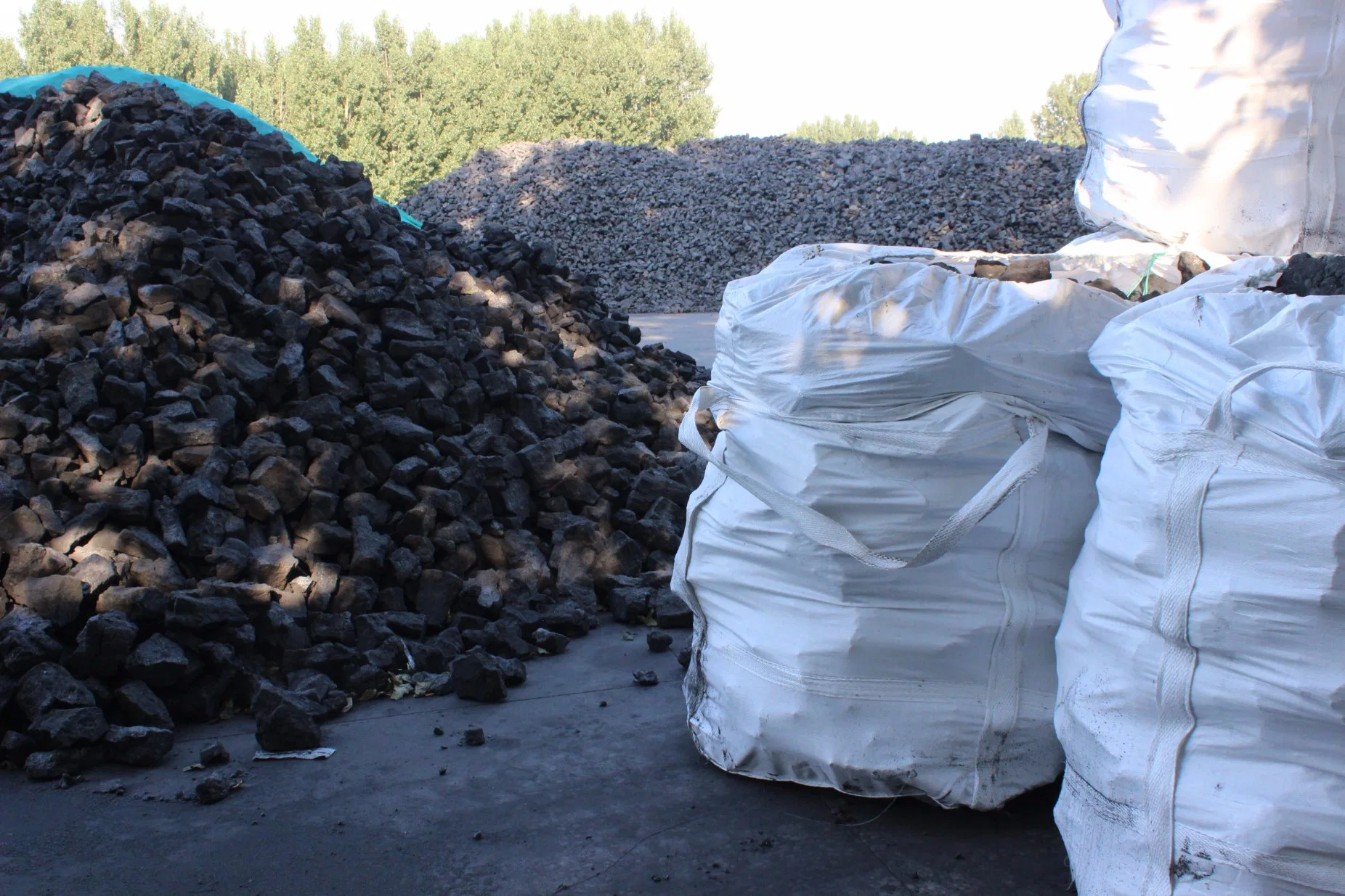 Low Sulphur (<0.5%) Petcoke/Foundry Coke 1-10mm 5-20mm 30-40mm Petroleum Coke