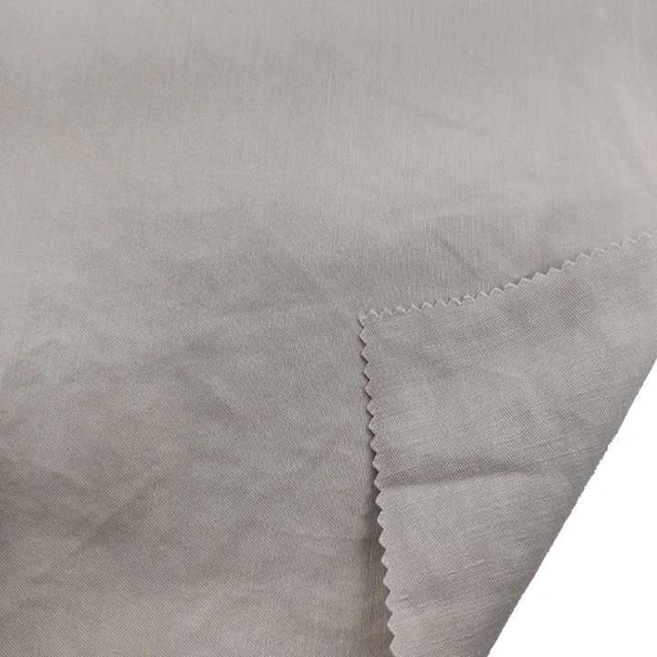 China Eco-Friendly Woven Plain with Soft Hand Feel Silk Cotton Fabric for Shirting Garment