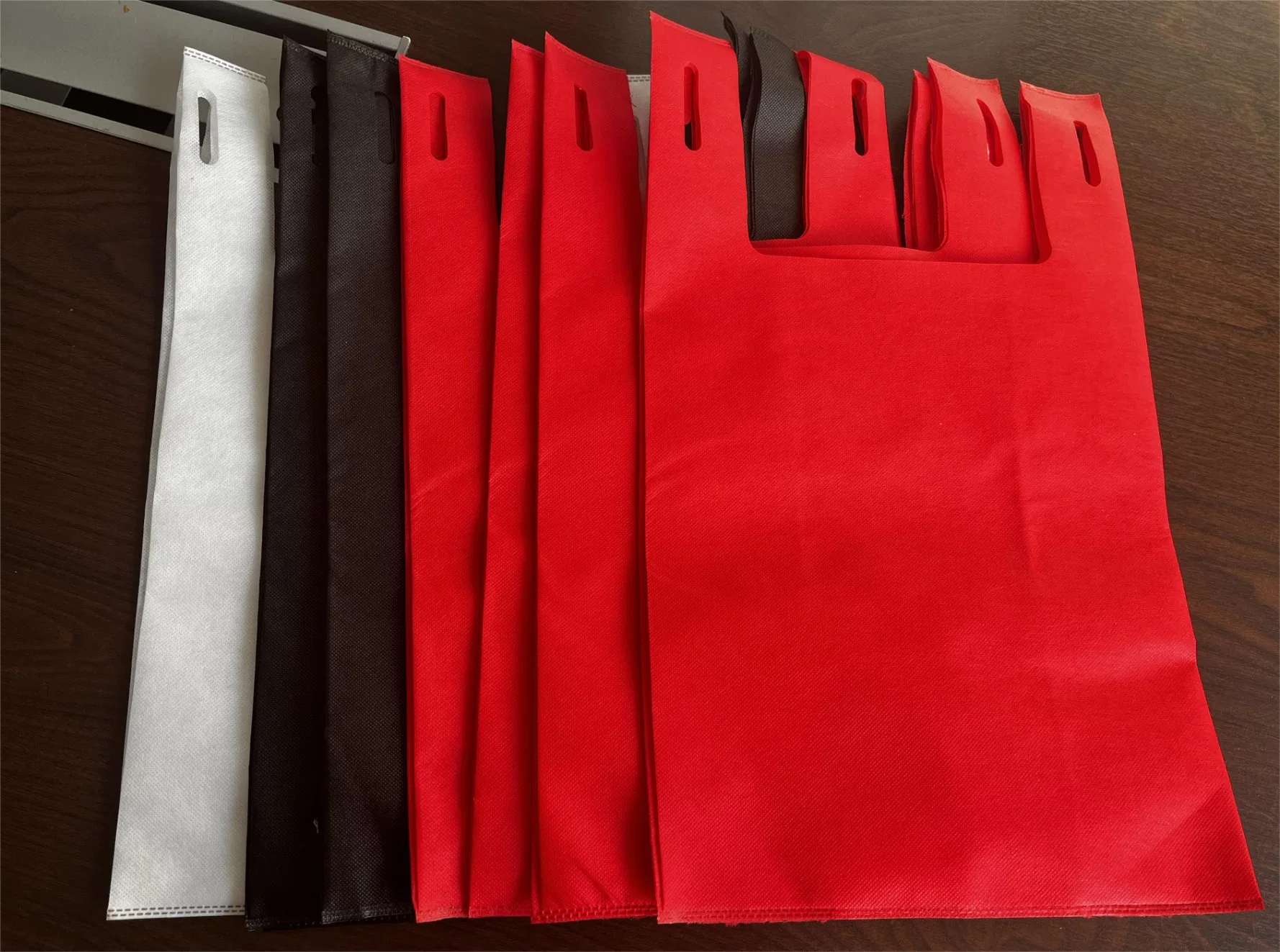 Специальный логотип Модная сумка из нетканого тканого тота для защиты от влаги Ламинированная нетканая сумка красочная многоразовая сумка большой емкости Сумка-тоут для покупок