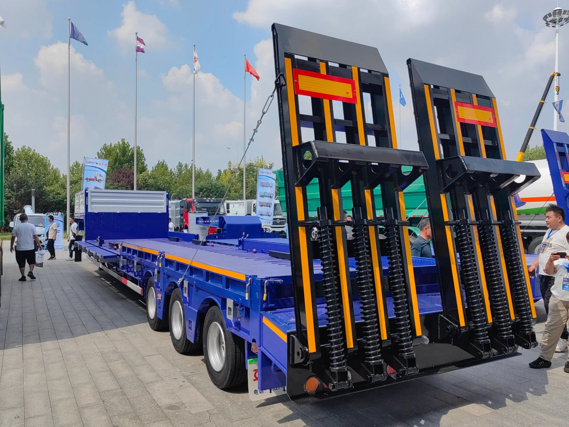 Provide Russian Ottc Certification Heavy Duty Loader Low Boy Lowbed Deck Flatbed Wood Floor Foldable Gooseneck Detachable Hydraulic Ramps Semi Truck Trailers